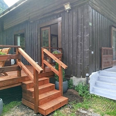 Chalet 8 Personnes + Grand Terrain Et Riviere Entremont Exterior photo