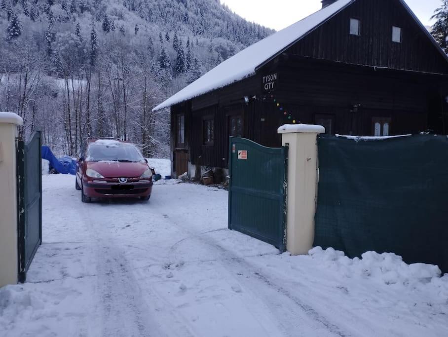 Chalet 8 Personnes + Grand Terrain Et Riviere Entremont Exterior photo