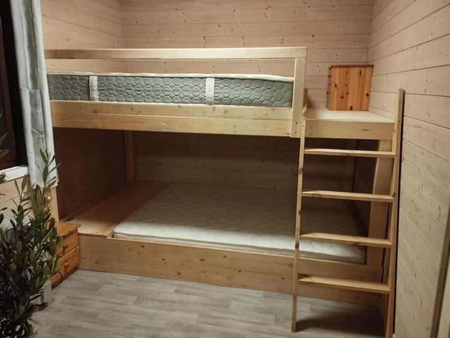 Chalet 8 Personnes + Grand Terrain Et Riviere Entremont Exterior photo